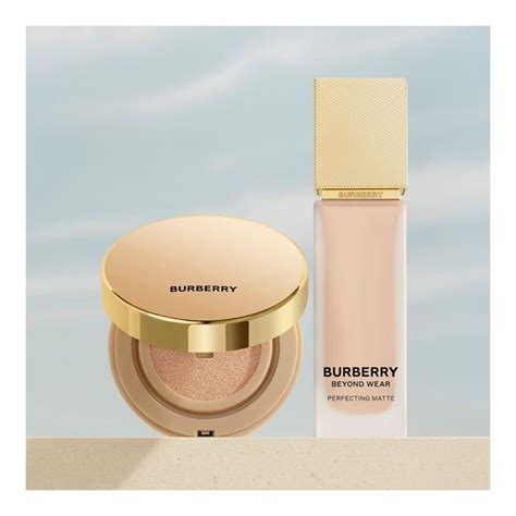 BURBERRY Matte Cushion Liquid Foundation SPF 15 .